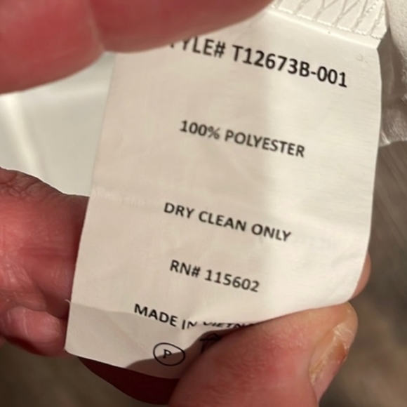 LUSH KEYHOLE FRONT FLOWY TOP - Picture 4 of 6